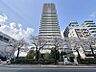 外観：【外観】都心にそびえる洗練のタワー。街の景色を一望できる、圧倒的な開放感があります。