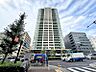 外観：【外観】　周囲の街並みと調和する落ち着いた色調。上質な日常を予感させる。