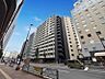 外観：【外観】周囲の街並みと調和する落ち着いた色調。上質な日常を予感させる。