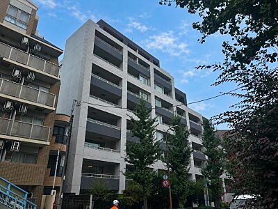 外観:【外観】都心の喧騒を忘れさせる端正な外観。 外観:【外観】都心の喧騒を忘れさせる端正な外観。