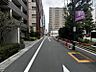 エントランス：【エントランス】スッキリとした前面道路がもたらす、開放感のある住環境。