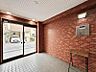 エントランス：【オートロック】オートロックと防犯カメラで入居者の安全を確保。