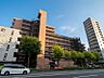 外観：【外観】陽光をたっぷりと取り込む明るい住空間。圧迫感がなく街並みに馴染む落ち着いた佇まい。