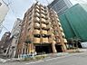 外観：【外観】都市の利便性と静穏な住環境の双方を享受できる、落ち着きのあるロケーションに調和したフォルム。洗練されたマテリアルが、住まう方のステータスを静かに物語ります。
