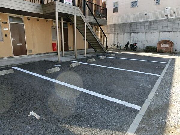 画像13:敷地内に駐車場あります。
