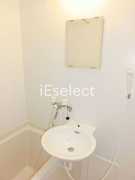 画像16:バスルームに洗面台あります。