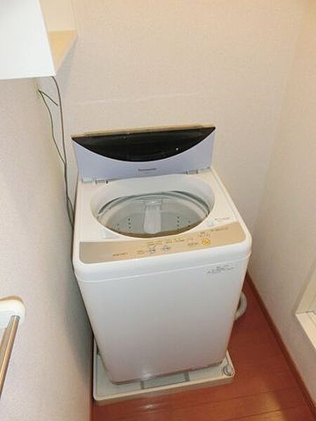 画像9:室内洗濯機置き場。