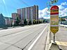 周辺：【近隣写真】バス停「発寒駅前」まで約80m、徒歩約1分です。マンション敷地目の前のため、移動については心配ないですね。