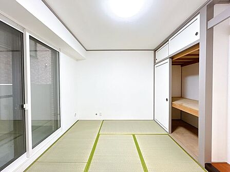 畳表替、クロス張替、木部塗装、内窓交換等を行いました。