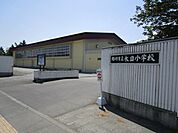 旭川市立永山 【小学校】最寄りの小学校は永山小学校です。こちらまで約650ｍ（徒歩約8分）です。 300m