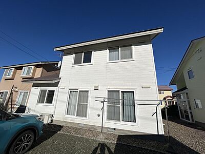 外観：【住宅ローン減税対象】価格には消費税を含みます。自社物件につき随時ご案内可能。内覧希望の方はお電話ください。