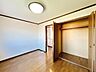 室内：【2階南東側洋室約6帖】別角度