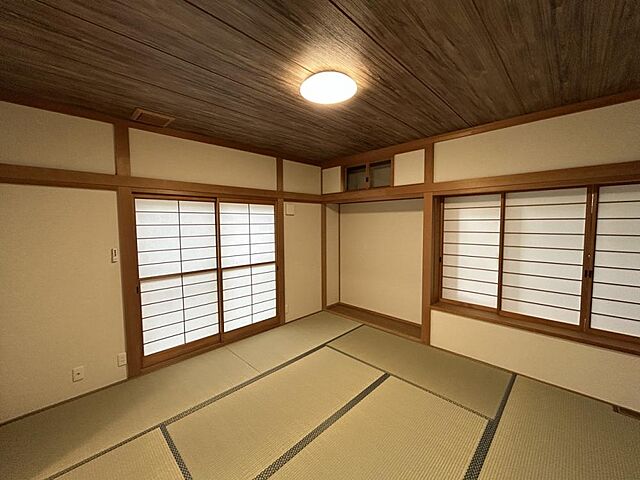 室内 青森市小柳1丁目8-18