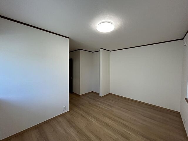 室内 青森市小柳1丁目8-18