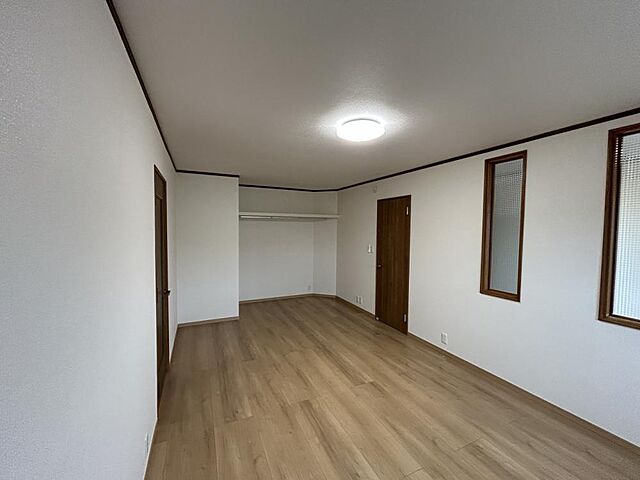 室内 青森市小柳1丁目8-18