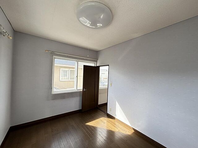 室内 青森市大字筒井字八ツ橋1255