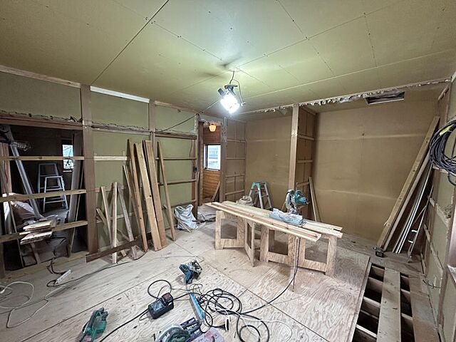 室内 青森市月見野1丁目3-9