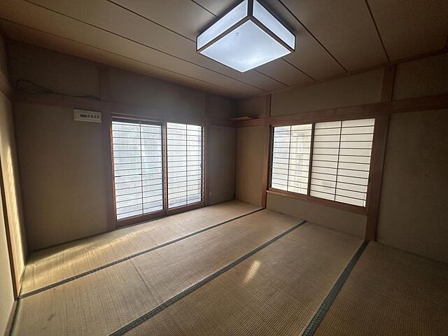 室内 青森市大字幸畑字松元41-7