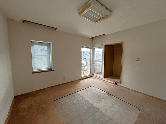 室内 青森市八重田4丁目4-3