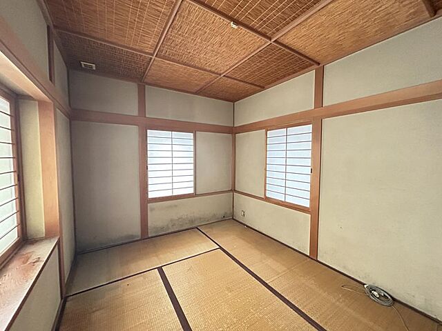 室内 青森市八重田4丁目4-3