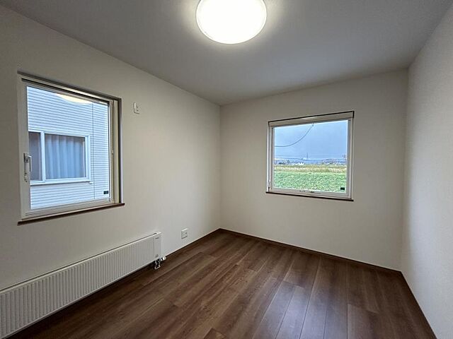 室内 五所川原市みどり町7丁目83-1