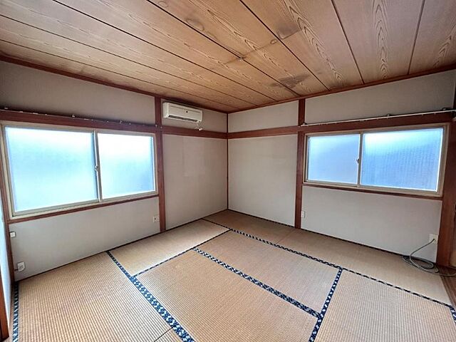 室内 八戸市大字鮫町字ハン木沢2-13