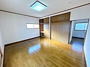 【リフォーム後】2階洋室約10帖です。