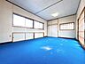 洋室：【リフォーム中】2階洋室です。1つの部屋から2つの洋室へリフォーム予定です。床はフローリングへ仕上げ、天井・壁はクロスで仕上げます。