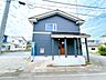外観：【リフォーム済／外壁屋根塗装】角地物件のため開放感があり日当たり良好です。