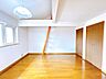 洋室：【リフォーム済／2階洋室】北側の洋室6帖、ロフト付きの部屋です。収納もあります。クリーニング済みです。