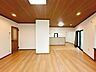 リビング/ダイニング：【リフォーム中】LDKは、天井と壁のクロスを張り替え、床は永大産業製のフローリングに張り替えます。汚れが拭き取りやすく傷もつきにくい素材なので、お掃除もラクラクです。
