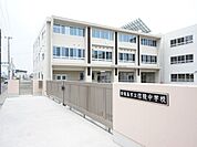 信陵中学校まで約210ｍです。