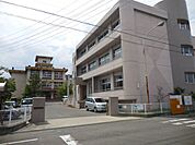 福島市立鳥川小学校まで2.8ｋｍ（車6分）です。 2800m