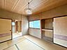 室内：【期間限定現況販売】2階中央西側6帖和室はクリーニングを行う予定です。