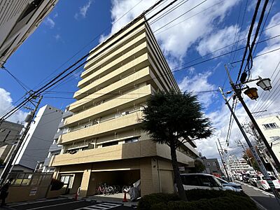 外観：【2月10日まで現況販売実施中】外観写真です。本建物は11階建てです。