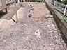 その他：【リフォーム中/庭】これから割れの目立つ犬走を撤去し、庇も撤去しますのですっきりとしたお庭になります。