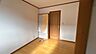 室内：【リフォーム中/室内】2階洋室約6帖。収納もありますので整理整頓しやすいですね。