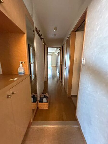 【リフォーム予定/廊下】クロス張替え、照明交換、床クリーニングワックスを行う予定です。