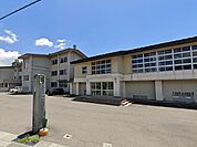 【周辺環境】猪苗代第二小学校まで700ｍ（徒歩約9分）です。