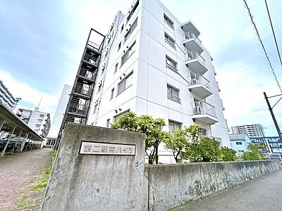 外観：価格には消費税、リフォーム費用を含みます。リフォーム中でもご案内可能。内覧希望の方はお電話ください。
