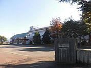 長岡市立越路 【小学校】越路小学校まで約1.3ｋｍ（徒歩約17分）です。登下校時間もお友達と一緒なら大切な思い出の1コマになりますよ。 2600m