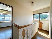 【リフォーム中】二階廊下の様子です。クロスの張替えを行います。