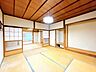 室内：一階和室8帖です。リフォームもご提案可能です。