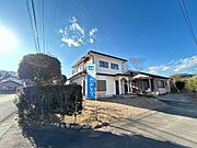 【期間限定現況販売】外観別角度の写真です。庭木の伐採、外構工事等、一部リフォームのお見積りも可能ですので、お気軽にお問い合わせください。