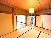 【期間限定現況販売】一階和室の別角度写真です。クロス張り替え、建具交換、水回り交換、外壁塗装など一部リフォームのご相談も可能なのでお気軽にお問い合わせください。