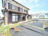 外観：【リフォーム済】リビングの写真です。床クッションフロア張り・クロス張替え・照明交換を行いました。