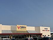 ヤオハン貝島店 徒歩27分。 2100m