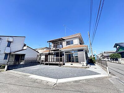 外観：【住宅ローン減税対象】価格には消費税、リフォーム費用を含みます。リフォーム中でもご案内可能。内覧希望の方はお電話ください。