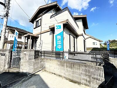 外観:【リフォーム中10/4撮影】価格には消費税を含みます。自社物件につき随時ご案内可能。内覧希望の方はお電話ください。 外観:【リフォーム中10/4撮影】価格には消費税を含みます。自社物件につき随時ご案内可能。内覧希望の方はお電話ください。