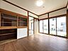 室内：【リフォーム済】1階洋室の写真です。和室から洋室に間取り変更を行いました。クロス張替え、フローリング張替えを行いました。